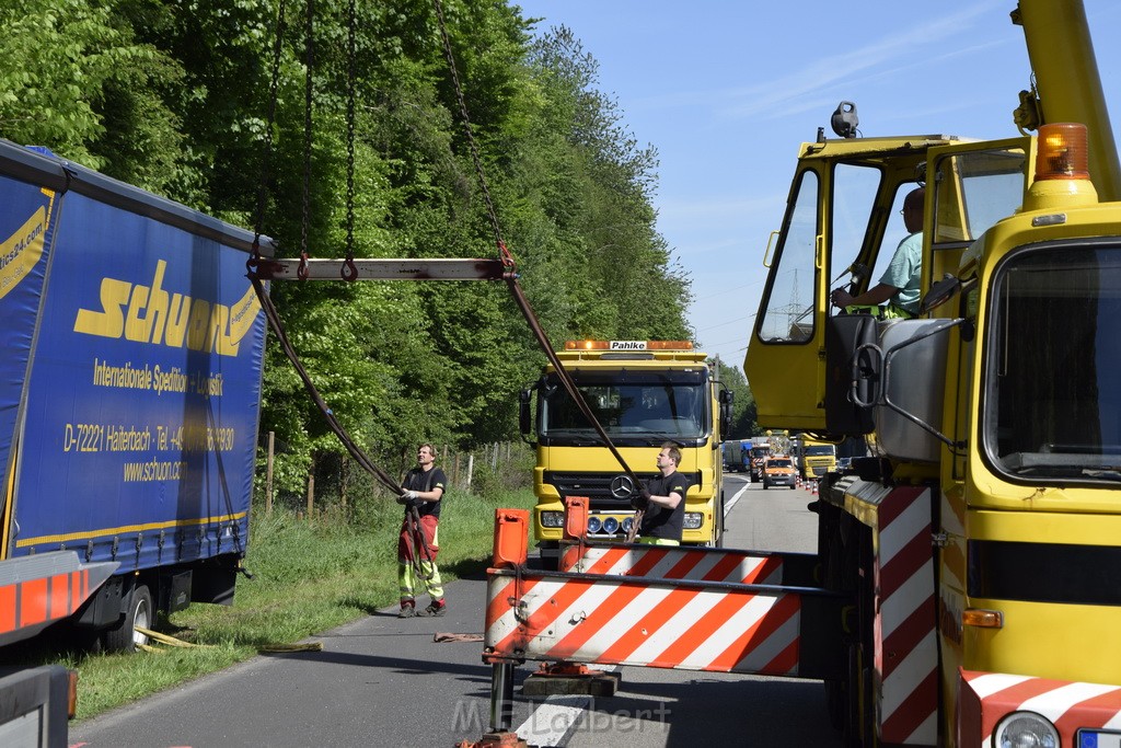 LKW in Boeschung A 3 Rich Frankfurt Hoehe Roesrath Lohmar P082.JPG - Miklos Laubert